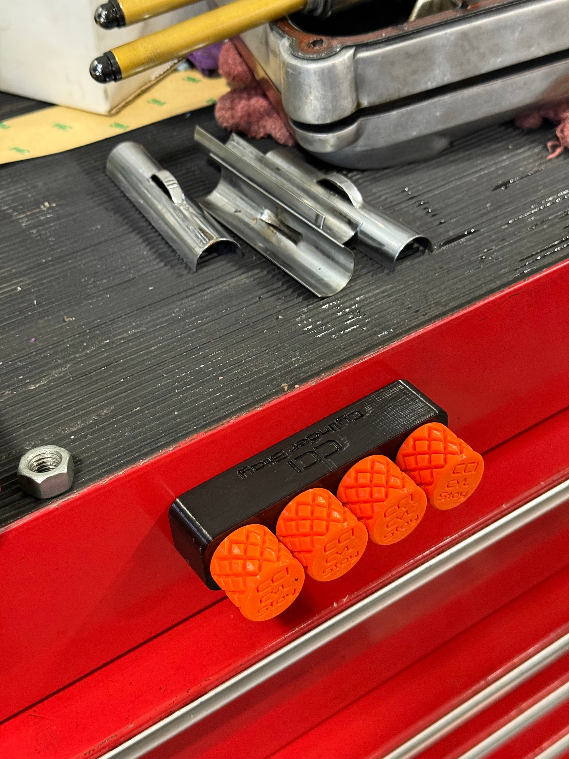 Magnetic storage holder included with CCI Harley Cylinder Stays